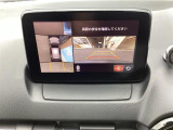 車両を上方から俯瞰した形で確認できる360度ビューモニターを装備しています。これならふいにクルマをぶつけてしまうリスクが低減できますね。