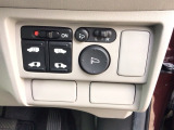 【両側パワースライドドア】両側がパワースライドドアになっており、運転席のスイッチやスマートキーでも開閉が可能です!開口部も広いので乗り降りも楽々♪