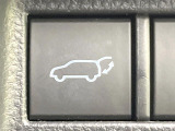 【パワーバックドア】スマートキーや運転席のボタンを押すだけでリアゲートが自動で開閉します!荷物を持っている時や、高い位置にあるバックドアを閉める際に便利な機能です♪