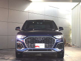 ●一目でAudiとわかる特徴的なシングルフレームグリル・LEDランプ。精悍なフロントマスクからAudiのスマートで上品なブランドを連想させてくれます。女性にも大変ご好評頂いております。