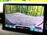 【バックカメラ】駐車時に後方がリアルタイム映像で確認できます。大型商業施設や立体駐車場での駐車時や、夜間のバック時に大活躍!運転スキルに関わらず、今や必須となった装備のひとつです!