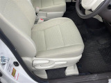 気になる車はすぐにお問い合わせください!画面右側の0066から始まる無料ダイヤルからお問い合わせ下さい!専門スタッフがお車のご質問にお答えいたします!