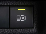 オートマチックハイビームとは、先行車や対向車のライトを認識し、ハイビームとロービームを自動で切り替える機能です。夜道の視界を確保します。詳細は販売店スタッフまでお尋ね下さい。