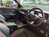 メルセデス・ベンツの定める厳しい基準をクリアしたお車のみをご案内させて頂きます。納車前整備はメーカー規定に基づき100項目以上にも及ぶ点検を熟練のメカニックによって行いご納車させて頂きます。