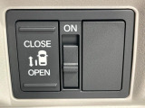 【パワースライドドア】スマートキーや運転席のスイッチでスライドドアの開閉が可能♪電動だから力を入れてドアを開ける必要が無く、小さいお子様でも、重い荷物を持っている時もラクに開け閉めできます♪