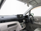ダイハツのお店では、ダイハツ車を知り尽くしたプロフェッショナルが、専用の診断機器を使って各システムを点検しております。
