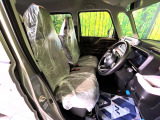 運転席シート廻りは使用感も少なく、良好な状態となっています。丁寧に使われていたことがよくわかりますね。