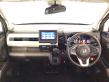 【前方視界】開放的な前方視界!運転がしやすく疲れにくいです♪窓が大きく、見通しがとっても良いおクルマですよ♪