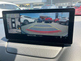 360度ビューモニターで車内から周囲の障害物を確認することができます!駐車場から出るときの左右の確認にも便利です♪