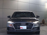 ●一目でAudiとわかる特徴的なシングルフレームグリル・LEDランプ。精悍なフロントマスクからAudiのスマートで上品なブランドを連想させてくれます。女性にも大変ご好評頂いております。
