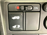 【パワースライドドア】スマートキーや運転席のスイッチでスライドドアの開閉が可能♪電動だから力を入れてドアを開ける必要が無く、小さいお子様でも、重い荷物を持っている時もラクに開け閉めできます♪