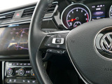 設定したスピードを上限に自動で加減速をし、一定の車間距離を保つ事で長距離運転の疲労を軽減する【ACC】が装備。