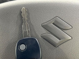 【キーレス】少し離れた場所からでもボタン一つでドアの開錠・施錠ができるのでとっても便利!ドアの鍵穴周りに傷をつけることもありません♪