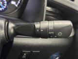 【AHS:アダプティブハイビームシステム】先行車や対向車を避けて前方を照射。周囲のクルマにまぶしい思いをさせないだけでなく、ハイビームを保持したまま走行できる頻度が上がり、夜間でも優れた視認性を確保。