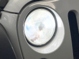 ●HIDヘッドライト:明るく前方を照らしてくれるので、悪天候や夜間の走行時も視界良好で安心してお乗りいただけます。