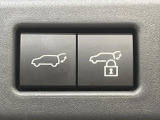 【パワーバックドア】スマートキーや運転席のボタンを押すだけでリアゲートが自動で開閉します!荷物を持っている時や、高い位置にあるバックドアを閉める際に便利な機能です♪
