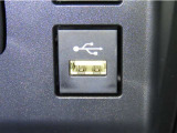 USB端子を装備しています。