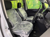 運転席まわりには十分なスペースがあり、大柄な方でもゆったり運転していただける環境です。