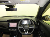 ドライバー目線で、使いやすく安全操作性と良好な視界を実現した運転席です。