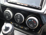 オートエアコンのお車ですので室内の温度をスムーズに調整してくれます♪
