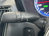【オートワイパー(AUTO)】雨が降り出した時に、雨滴検出用センサー(レインセンサー)が雨滴を感知すると、自動でワイパーが動作します。
