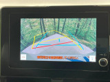 【バックカメラ】駐車時に後方がリアルタイム映像で確認できます。大型商業施設や立体駐車場での駐車時や、夜間のバック時に大活躍!運転スキルに関わらず、今や必須となった装備のひとつです!