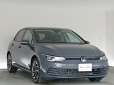 シンプルで小洒落たデザインは愛着以て永くご所有いただける飽きのこないコンパクトカーです