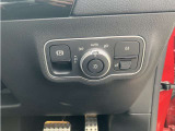 メモリー付きパワーシートが装備されている車両はシートの位置・ドアミラーの角度・ハンドルの位置を3名まで記憶出来ます。