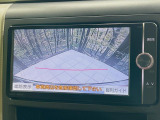 【バックカメラ】駐車時に後方がリアルタイム映像で確認できます。大型商業施設や立体駐車場での駐車時や、夜間のバック時に大活躍!運転スキルに関わらず、今や必須となった装備のひとつです!