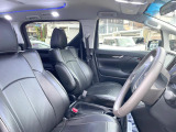 運転席まわりには十分なスペースがあり、大柄な方でもゆったり運転していただける環境です。