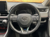 【純正革巻きステアリング】上質な革を使用することで、手にしっかり馴染みとても運転しやすいハンドルです♪