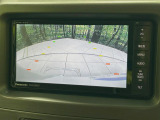 【バックカメラ】駐車時に後方がリアルタイム映像で確認できます。大型商業施設や立体駐車場での駐車時や、夜間のバック時に大活躍!運転スキルに関わらず、今や必須となった装備のひとつです!
