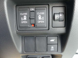電動両側スライドドアが付いてます(運転席から操作可能です)