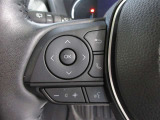 ステアリングから手を放さず、運転しながらさまざまな操作が行えます。