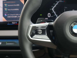 ドライバーが任意で設定した速度をベースに、先行車との車間距離を維持しながら自動で加減速を行い高速走行をサポート。車両停止や再加速も自動で行います