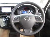 運転が楽しくなる明るく開放的な運転席まわりです。クルーズコントロール付きで高速など速度を一定に保ってくれます