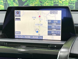 【メーカー純正ナビ】インテリアに溶け込むスタイリッシュな「専用設計」メーカーナビを装備♪視認性や操作性など基本性能にも優れ、より上質なカーライフをお楽しみいただけます。