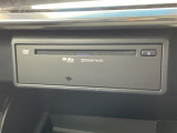 【CD・DVDデッキ】オプションのCD・DVDデッキが搭載されています!TV(フルセグ)機能もあり、長距離で退屈しがちな車内も快適に過ごせます!