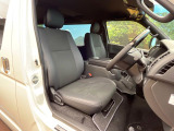 運転席シート廻りは使用感も少なく、良好な状態となっています。丁寧に使われていたことがよくわかりますね。