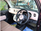 『1台』のお車に対して、3名体制で日々議論を重ね仕入れを行っております。