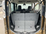 日常の使用に十分な広さの荷室です♪簡単な操作でシートアレンジもできます♪