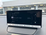 センターディスプレイは安全に運転が可能な見やすい位置に設計。オーディオやナビ、ハンズフリー通話、車両の各種設定など様々な機能を集約しております。