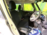 運転席シート廻りは使用感も少なく、良好な状態となっています。丁寧に使われていたことがよくわかりますね。