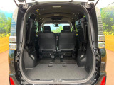 積み下ろしのしやすいデッキにはたっぷりと荷物を積み込んでいただけます。遊びから仕事まで、様々なシーンで頼れます♪