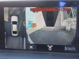 パノラミックビューモニター付きです。車両を上から見たような映像をディスプレイオーディオ画面に表示。運転席からの目視だけでは見にくい、車両周辺の状況をリアルタイムでしっかり確認できます。