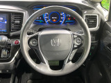 【純正革巻きステアリング】上質な革を使用することで、手にしっかり馴染みとても運転しやすいハンドルです♪
