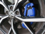 R専用ブルーキャリパーです。タイヤサイズは235/40R19です
