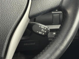 【クルーズコントロール】アクセルを踏み込まなくても設定した速度を保ち走行し続けることができる便利な機能です。ロングドライブになりがちな高速道路や有料道路で、その真価を発揮いたします。