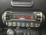 【オートエアコン】一度お好みの温度に設定すれば、車内の温度を検知し風量や温度を自動で調整。暑い…寒い…と何度もスイッチ操作をする必要はありません。快適な車内空間には必須の機能ですね♪