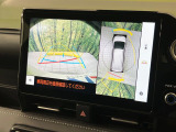 【パノラミックビューモニター】専用のカメラにより、上から見下ろしたような視点で360度クルマの周囲を確認することができます☆死角部分も確認しやすく、狭い場所での切り返しや駐車もスムーズに行えます。